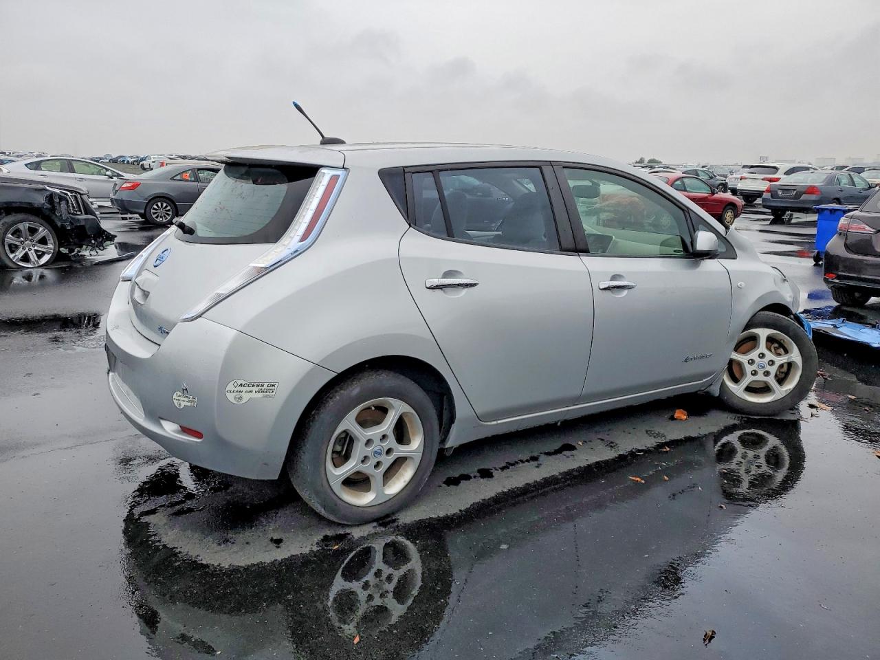 2012 NISSAN LEAF SV photo 5