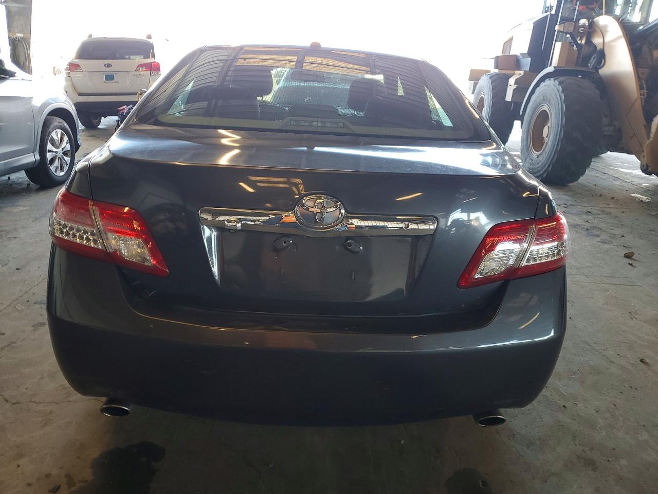2011 TOYOTA CAMRY SE photo 6