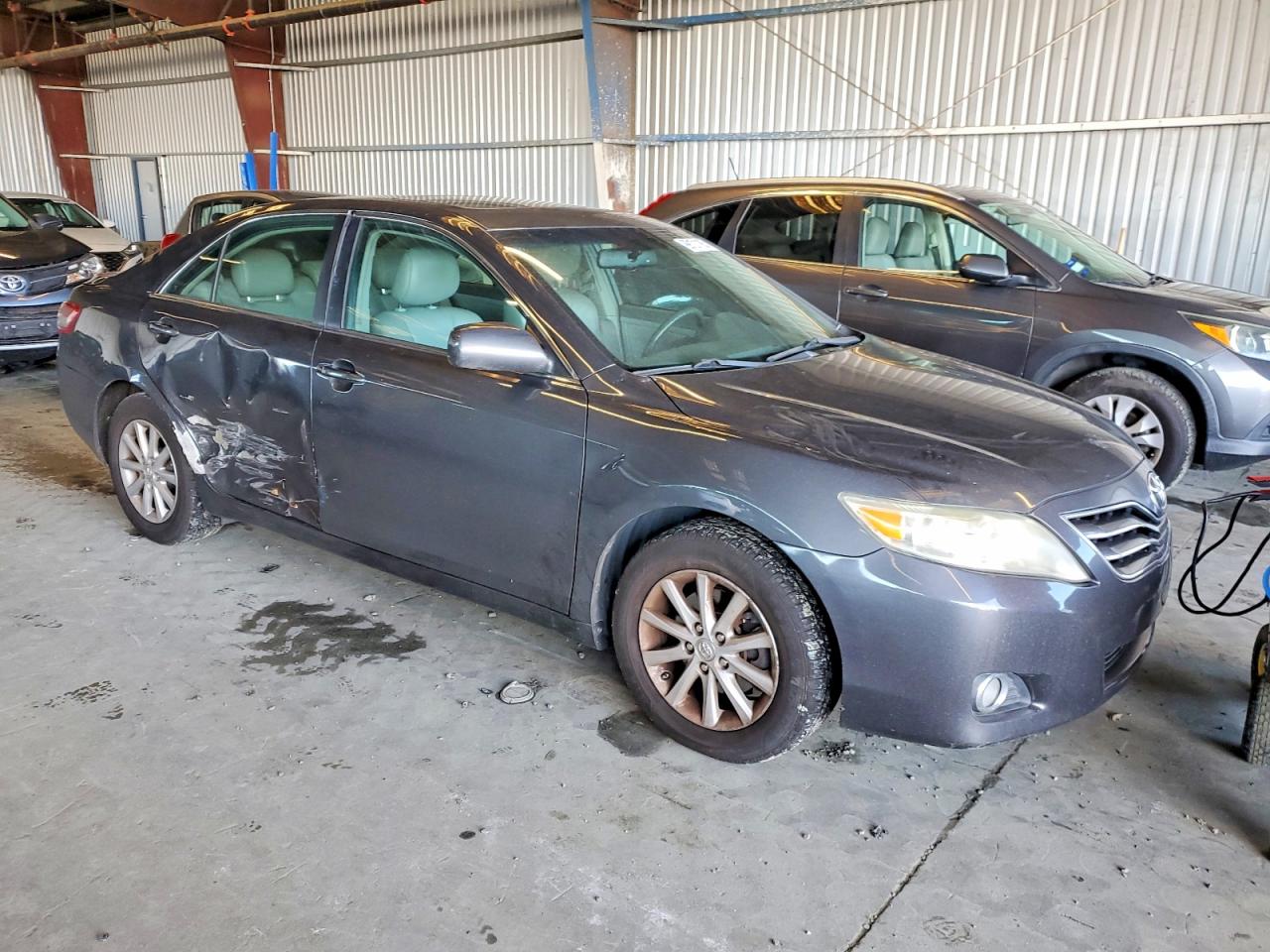 2011 TOYOTA CAMRY SE photo 4