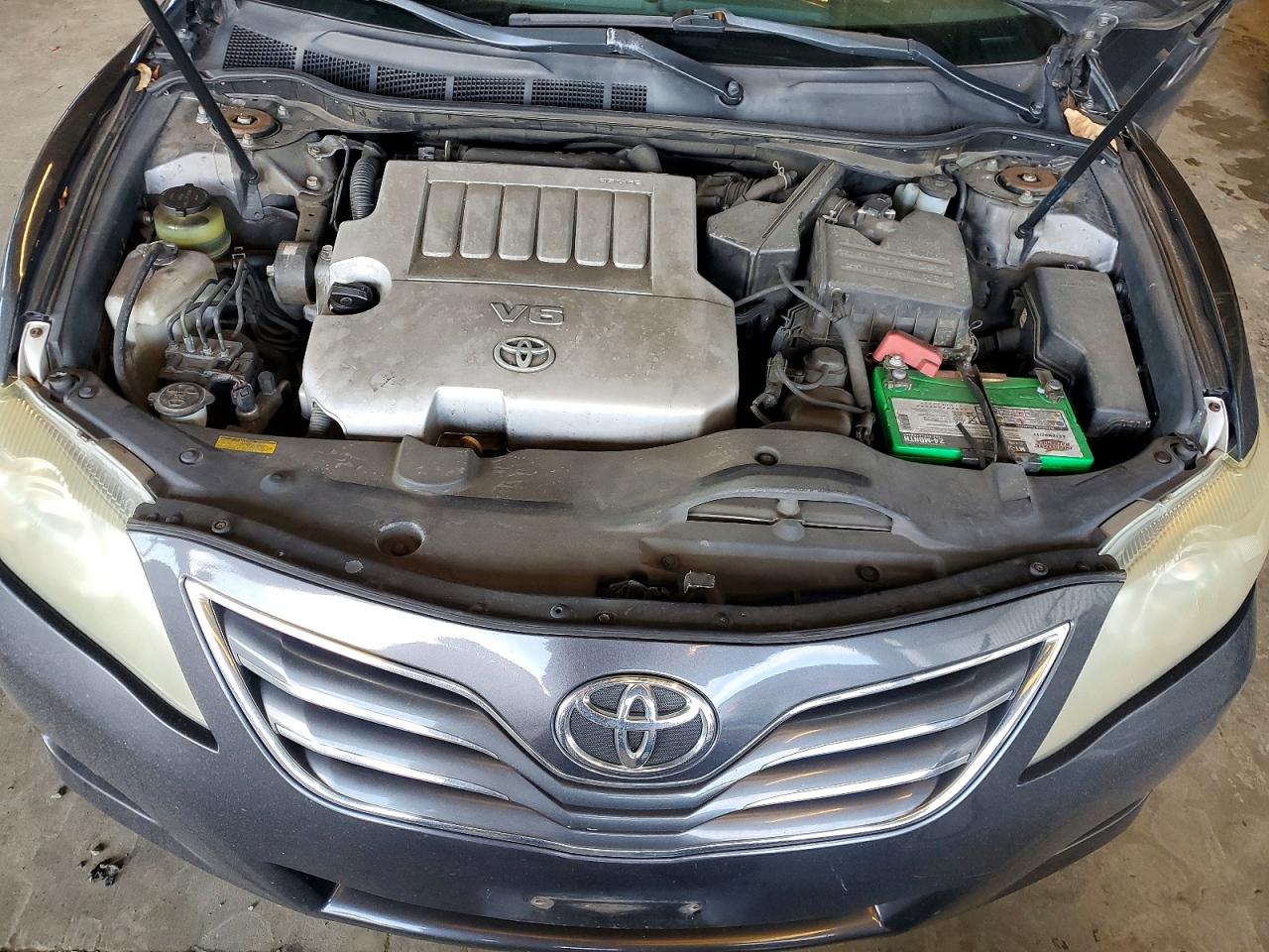 2011 TOYOTA CAMRY SE photo 11