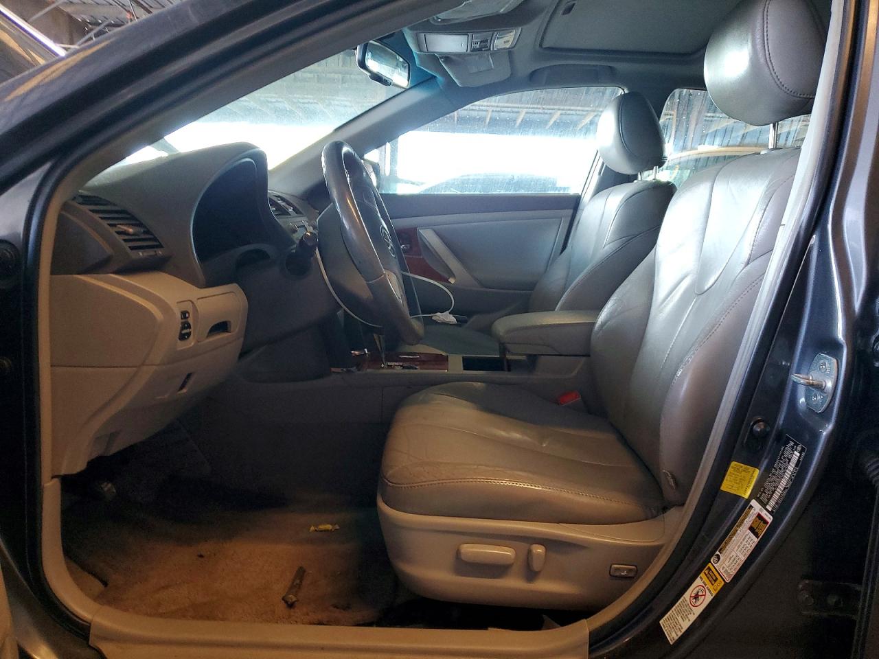 2011 TOYOTA CAMRY SE photo 7