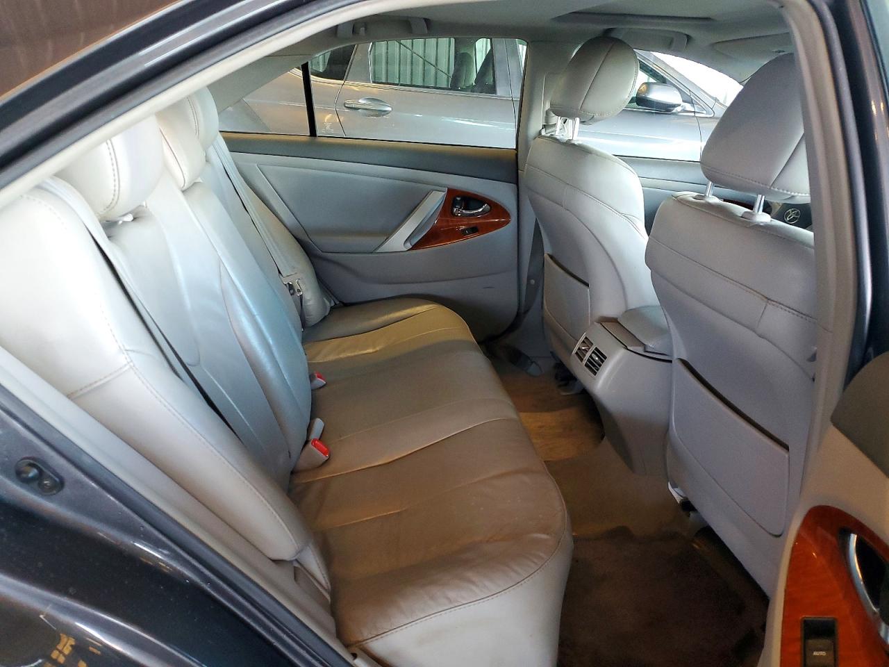 2011 TOYOTA CAMRY SE photo 10