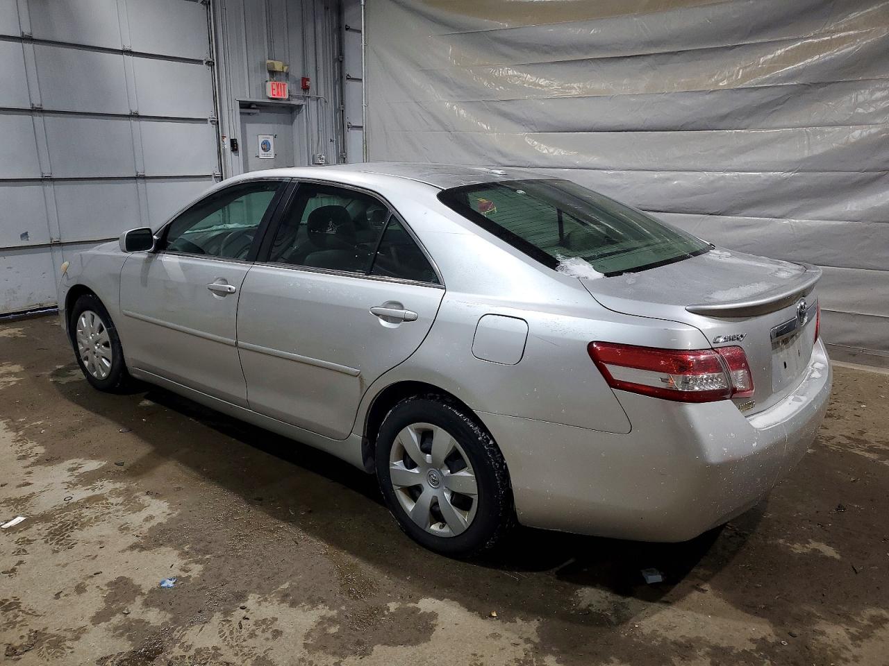 2011 TOYOTA CAMRY BASE photo 2
