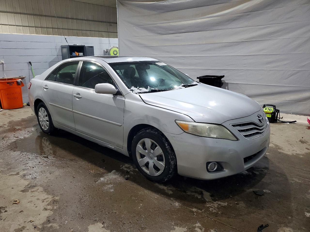2011 TOYOTA CAMRY BASE photo 4