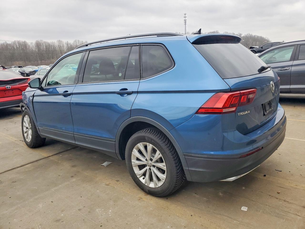 2020 VOLKSWAGEN TIGUAN S photo 3