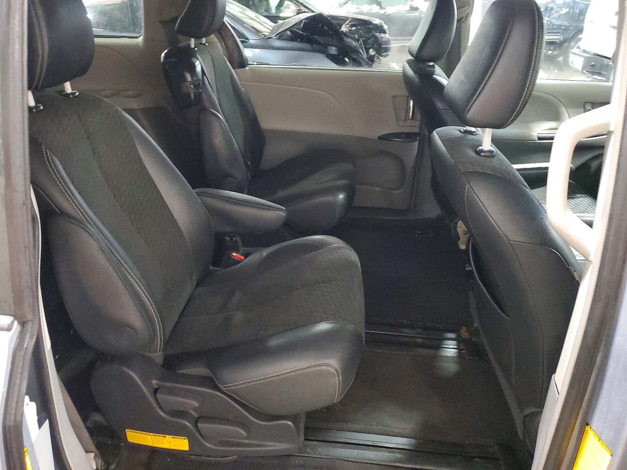 2013 TOYOTA SIENNA SPORT photo 11