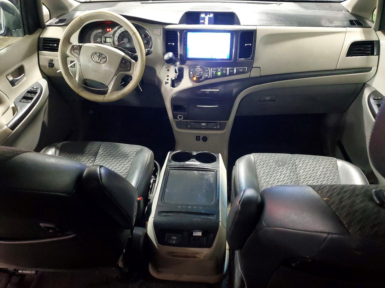2013 TOYOTA SIENNA SPORT photo 8