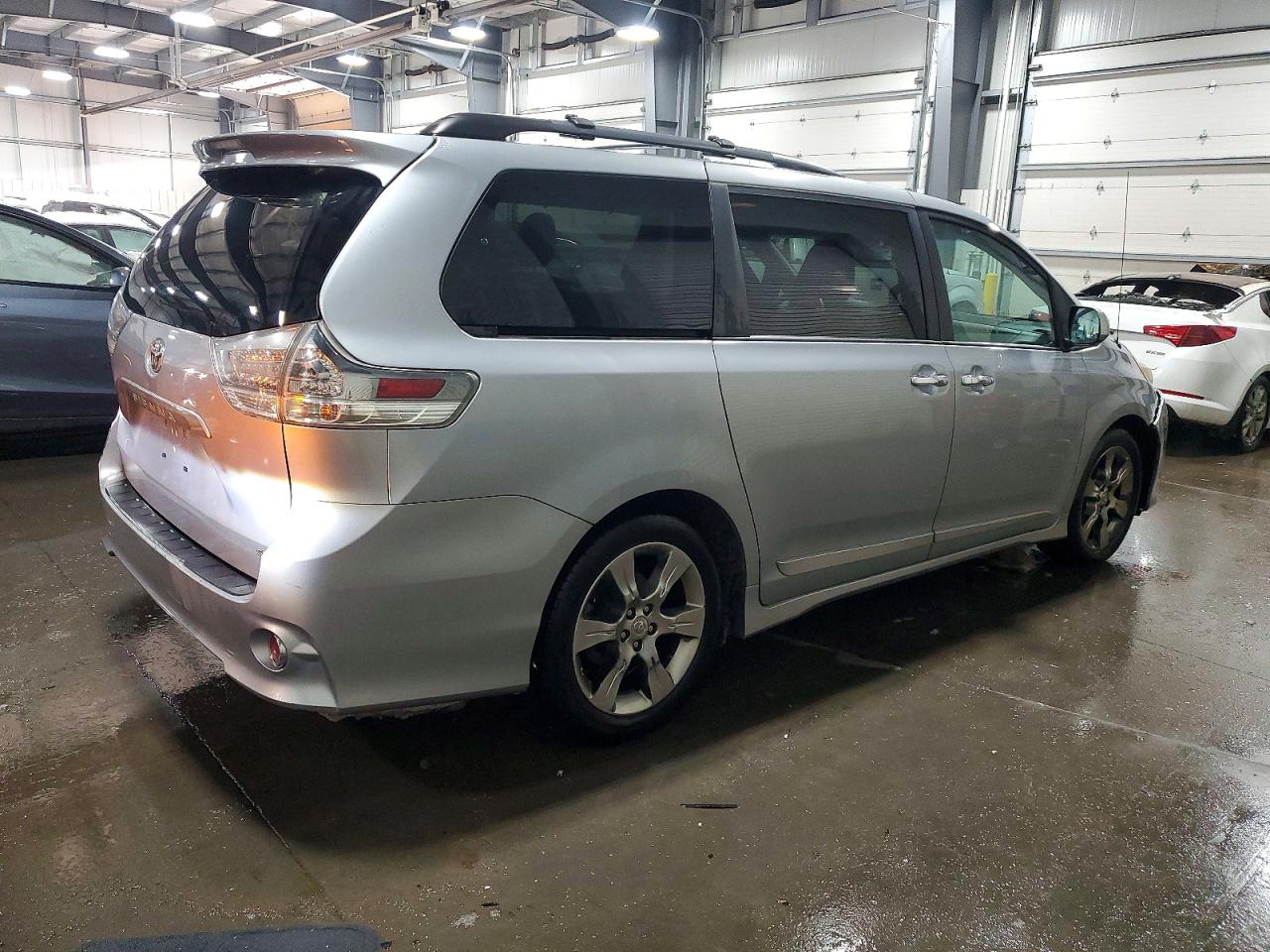 2013 TOYOTA SIENNA SPORT photo 3