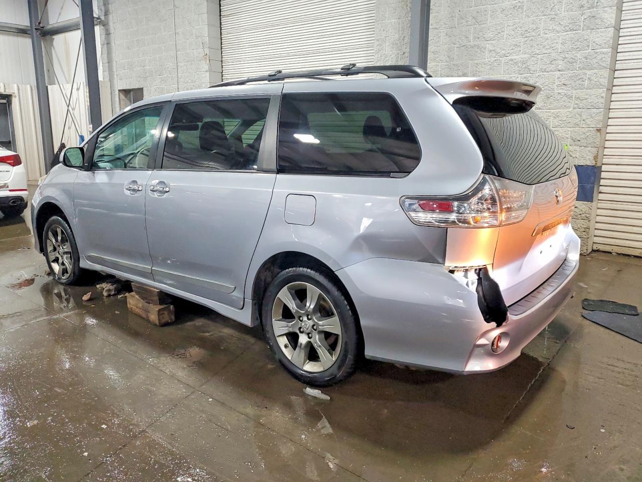 2013 TOYOTA SIENNA SPORT photo 2