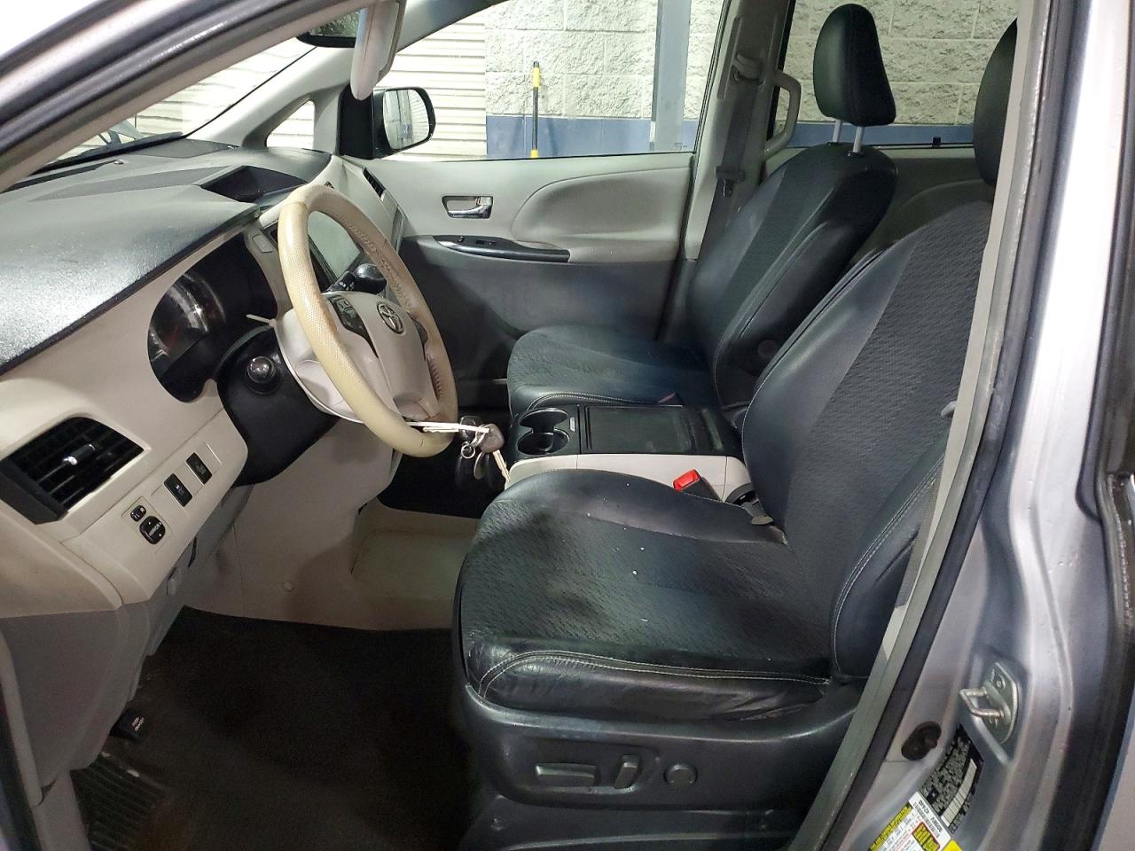 2013 TOYOTA SIENNA SPORT photo 7