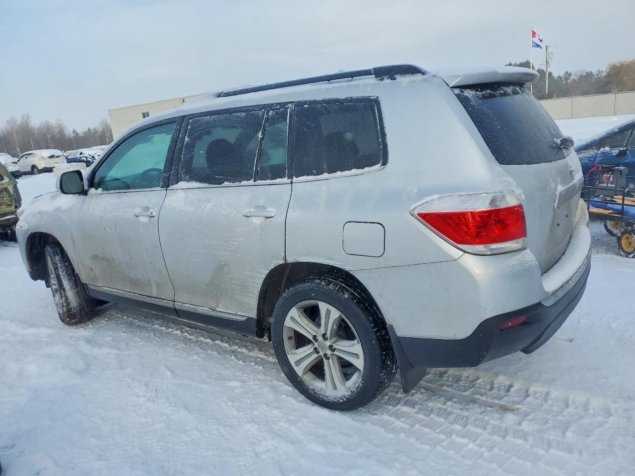 2013 TOYOTA HIGHLANDER BASE photo 2