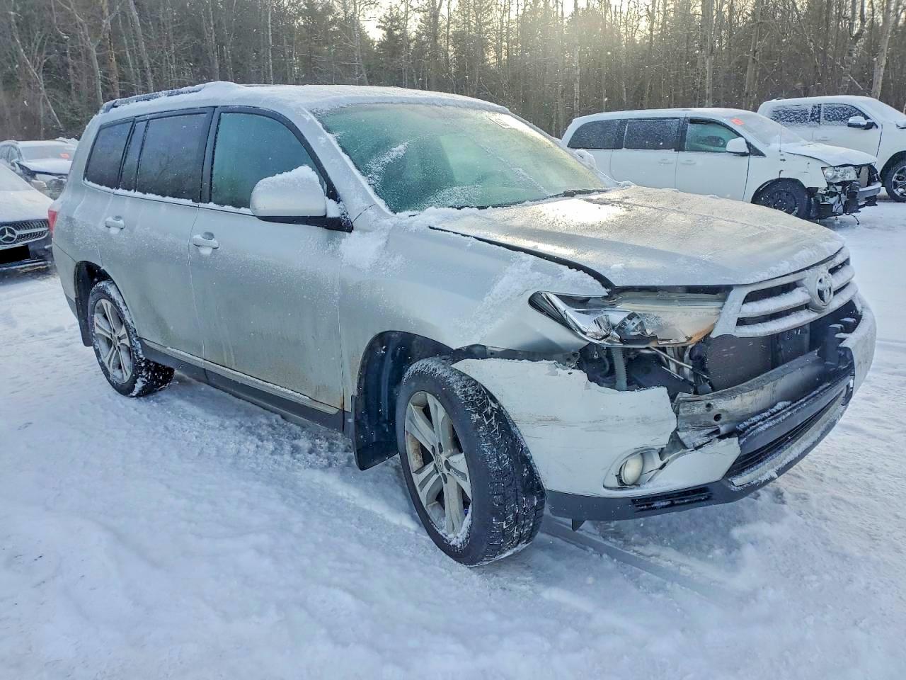 2013 TOYOTA HIGHLANDER BASE photo 4
