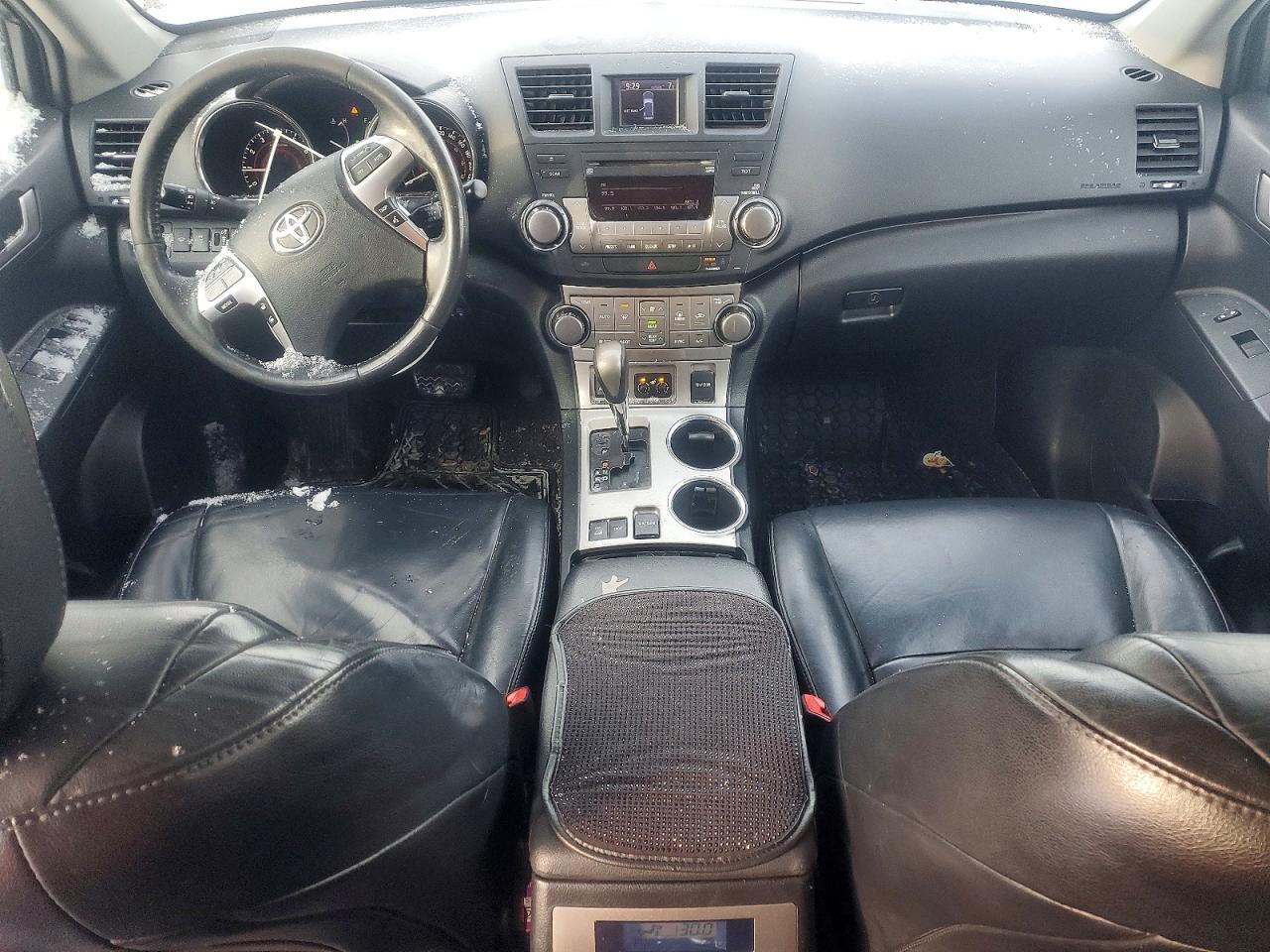 2013 TOYOTA HIGHLANDER BASE photo 8
