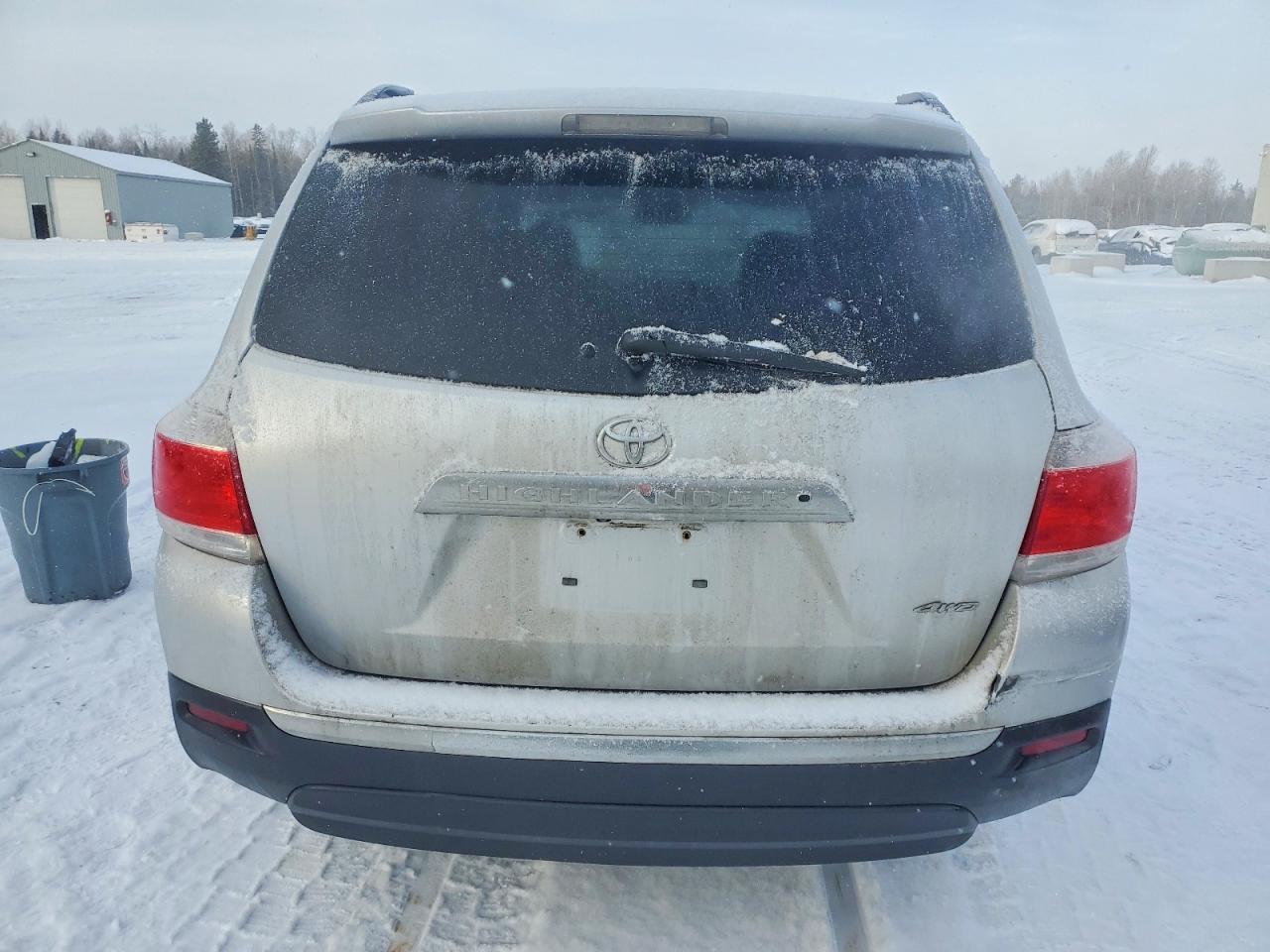 2013 TOYOTA HIGHLANDER BASE photo 6