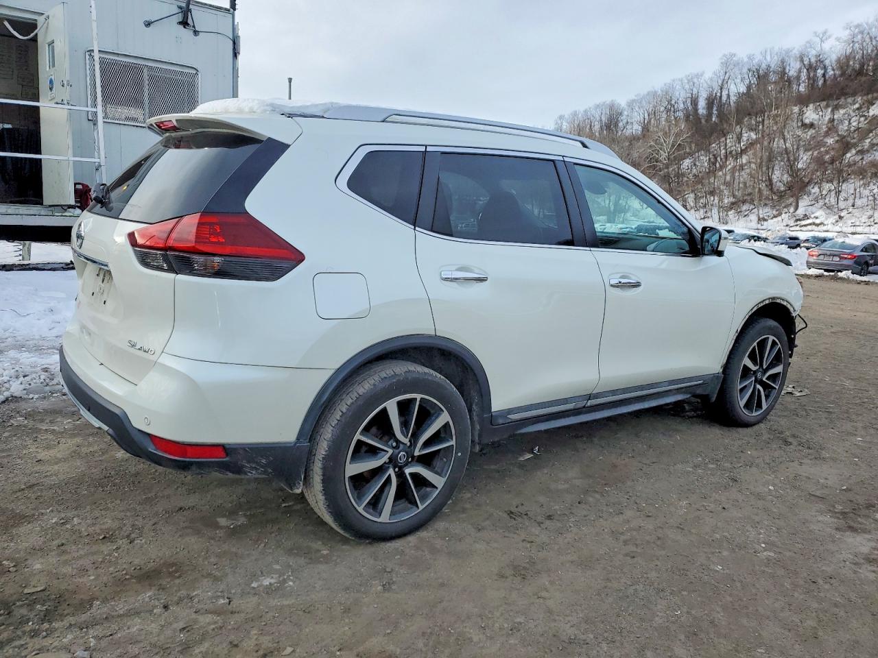 2019 NISSAN ROGUE S photo 3