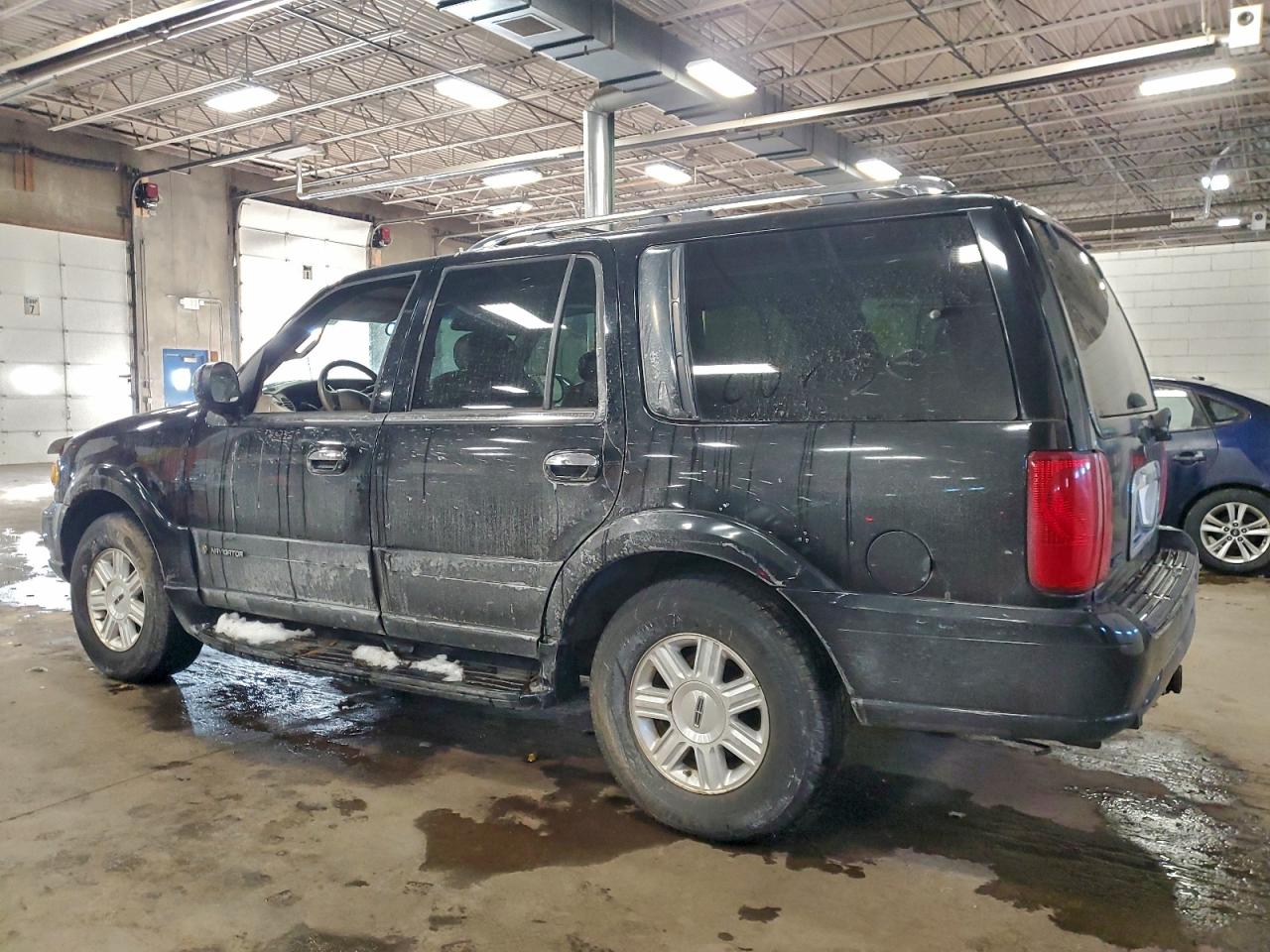 2002 LINCOLN NAVIGATOR photo 2