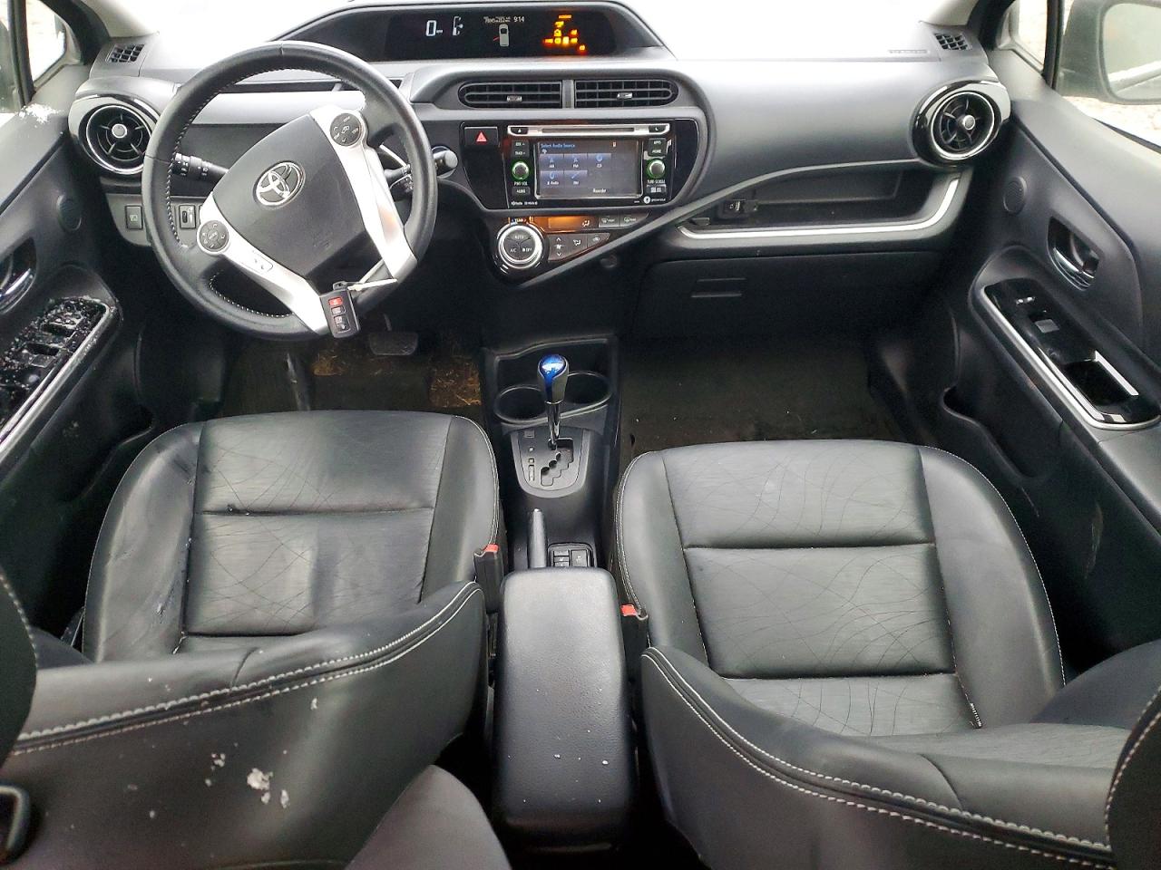 2017 TOYOTA PRIUS C photo 8