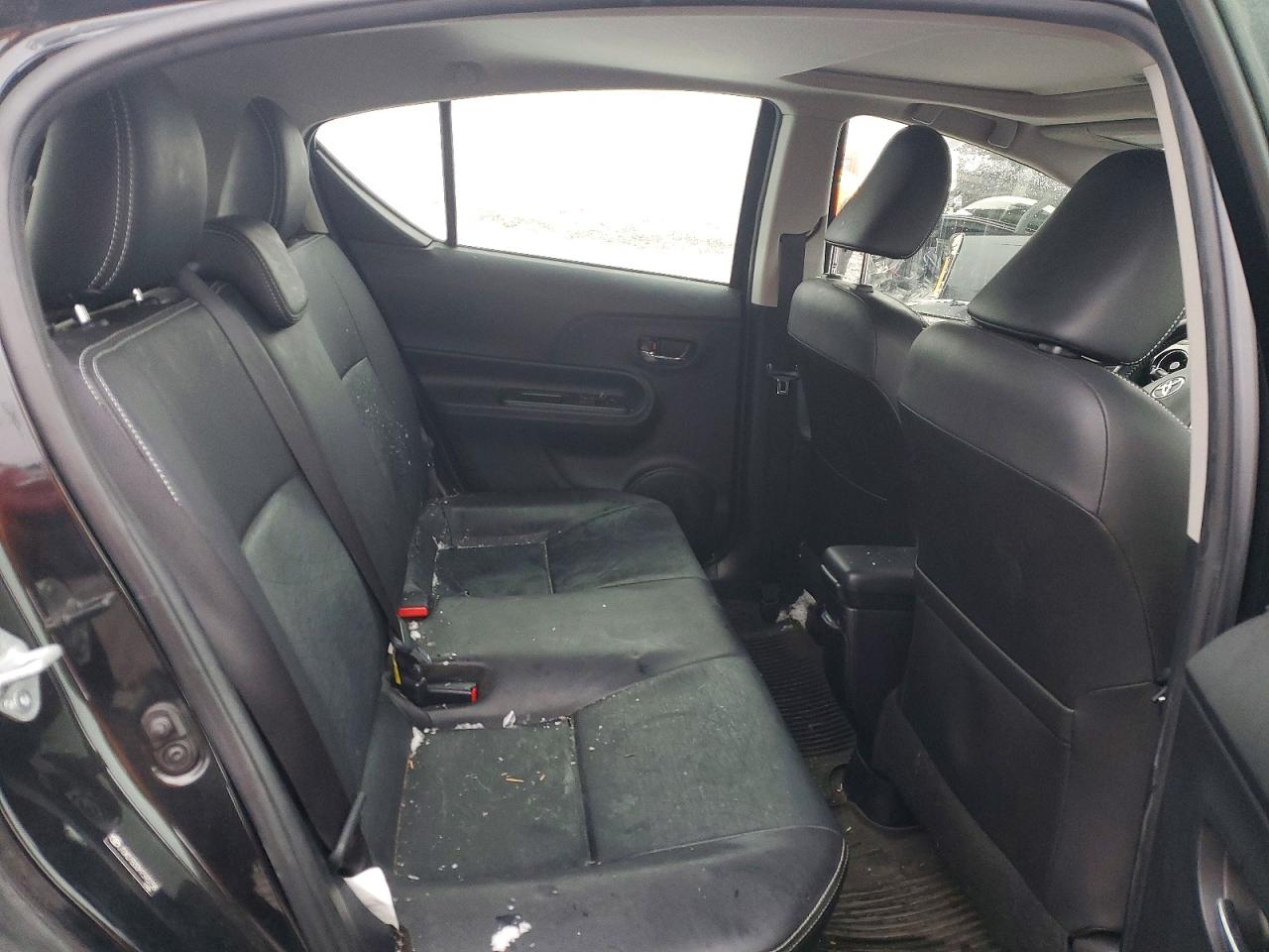 2017 TOYOTA PRIUS C photo 10