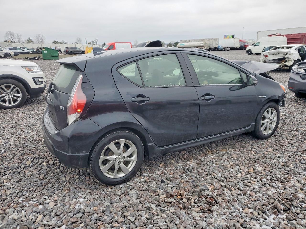 2017 TOYOTA PRIUS C photo 3
