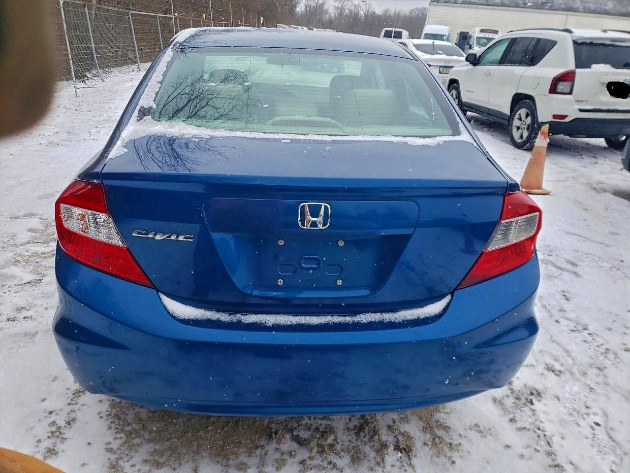 2012 HONDA CIVIC LX photo 6