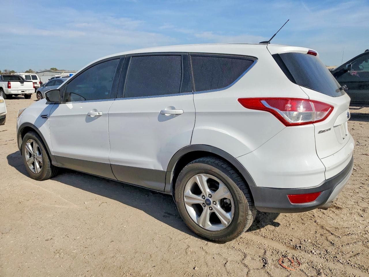 2016 FORD ESCAPE SE photo 2
