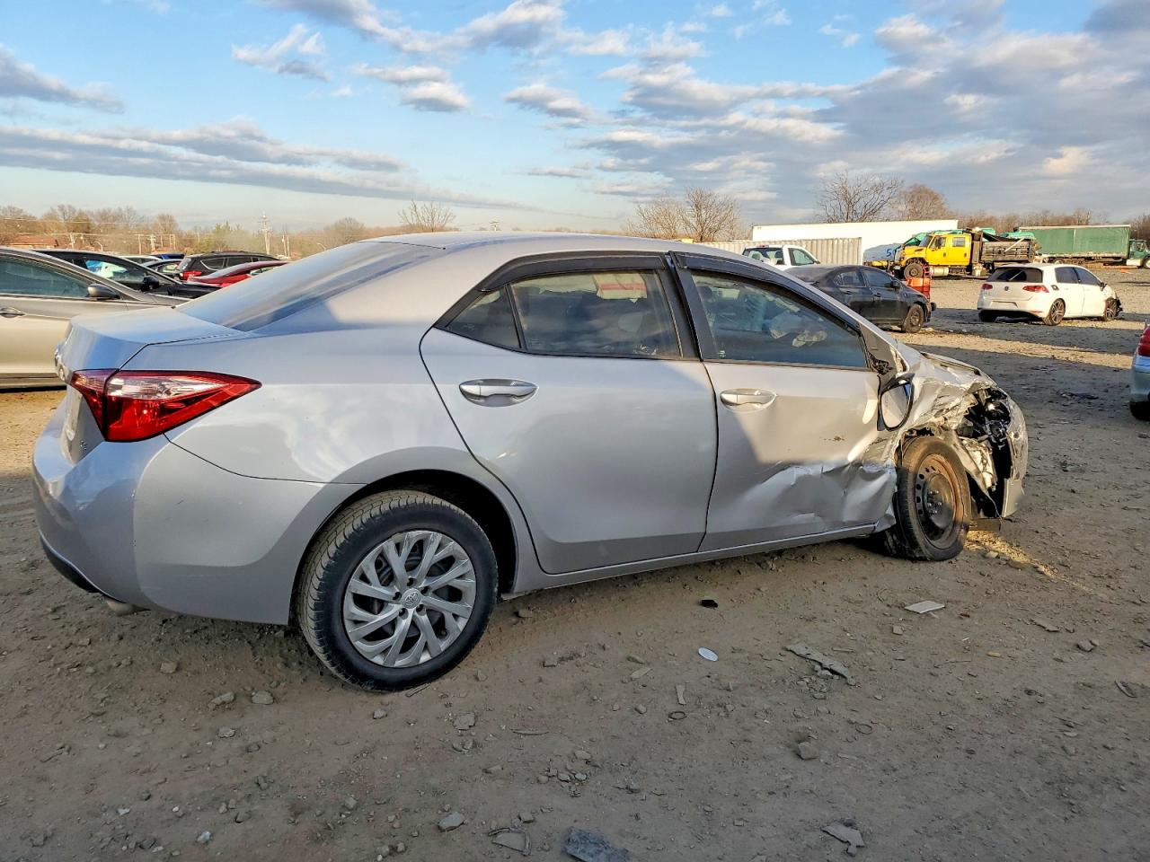 2017 TOYOTA COROLLA L photo 3