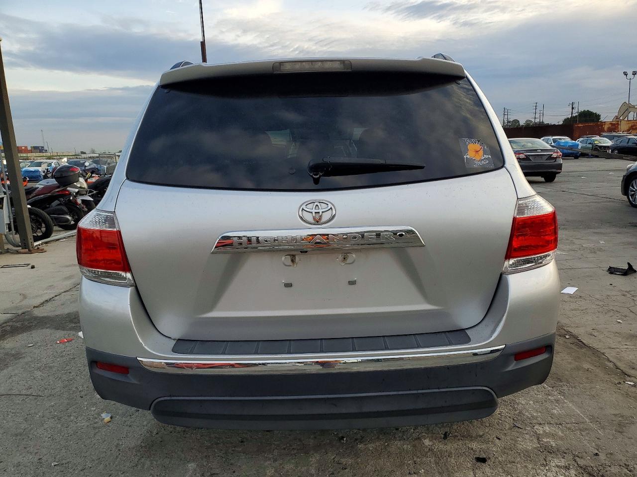 2013 TOYOTA HIGHLANDER LIMITED photo 6