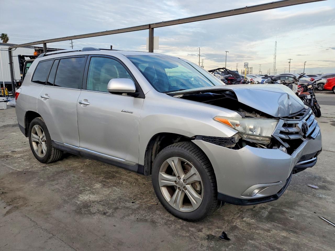 2013 TOYOTA HIGHLANDER LIMITED photo 4