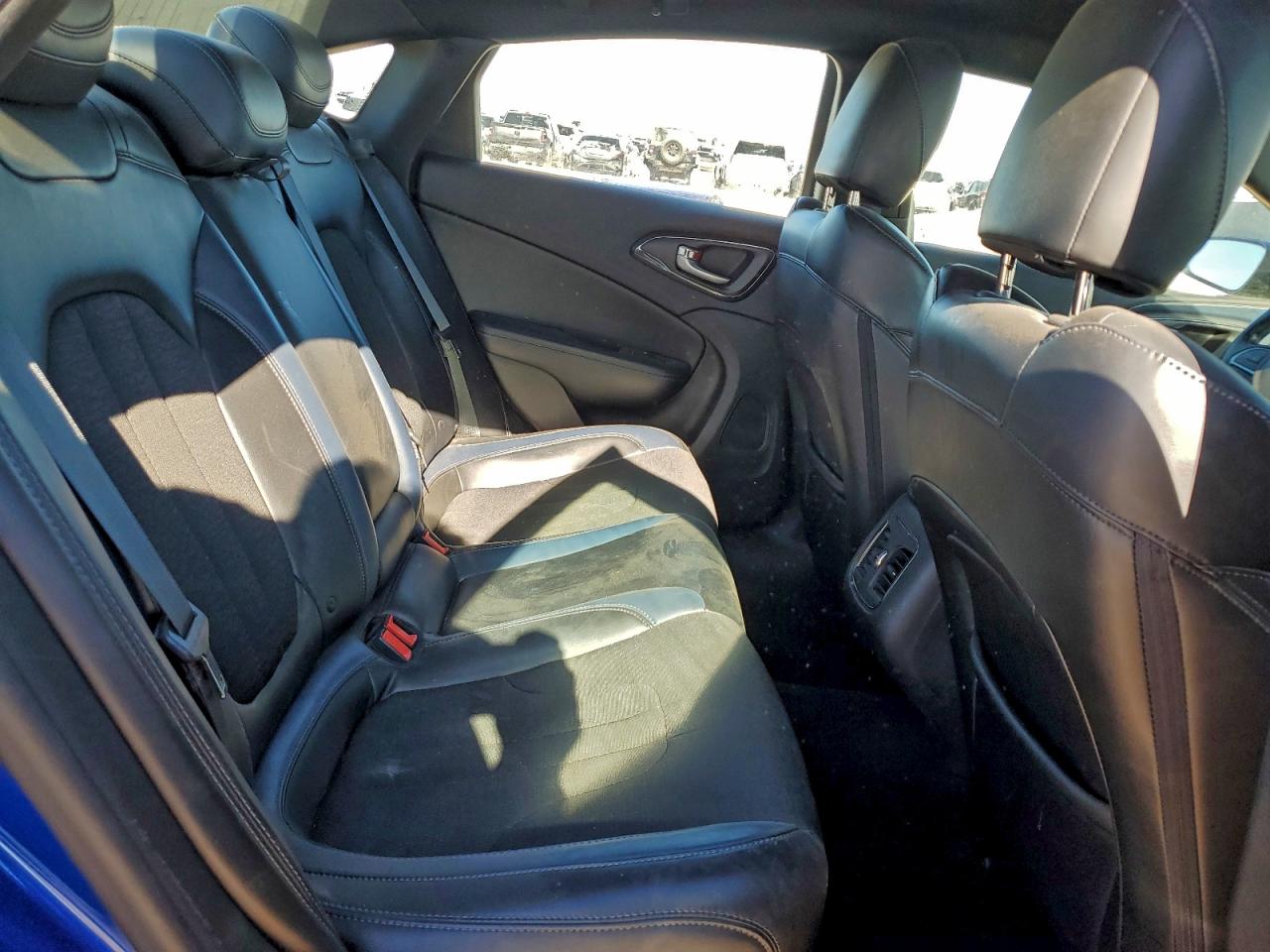 2015 CHRYSLER 200 S photo 10