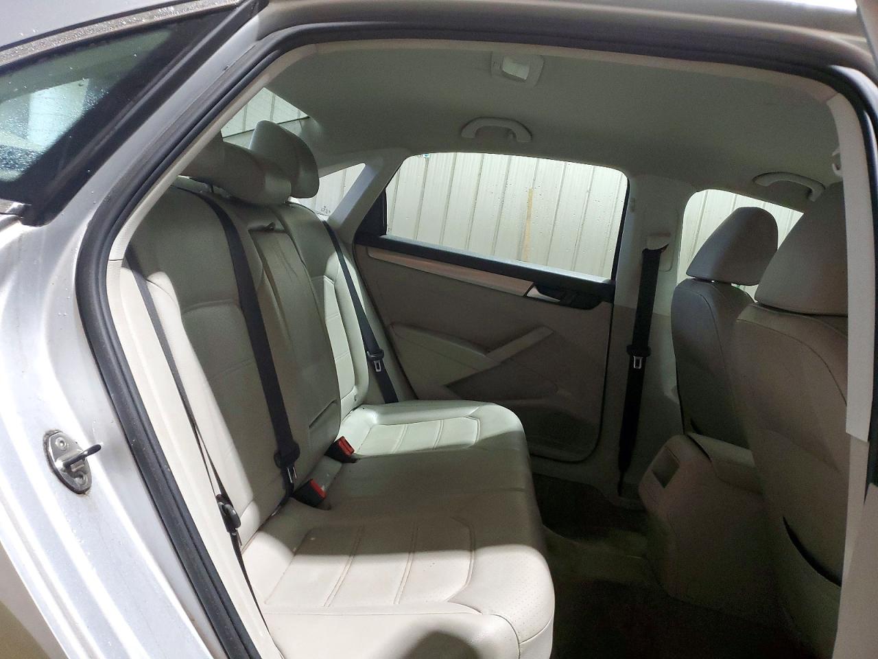 2014 VOLKSWAGEN PASSAT S photo 19