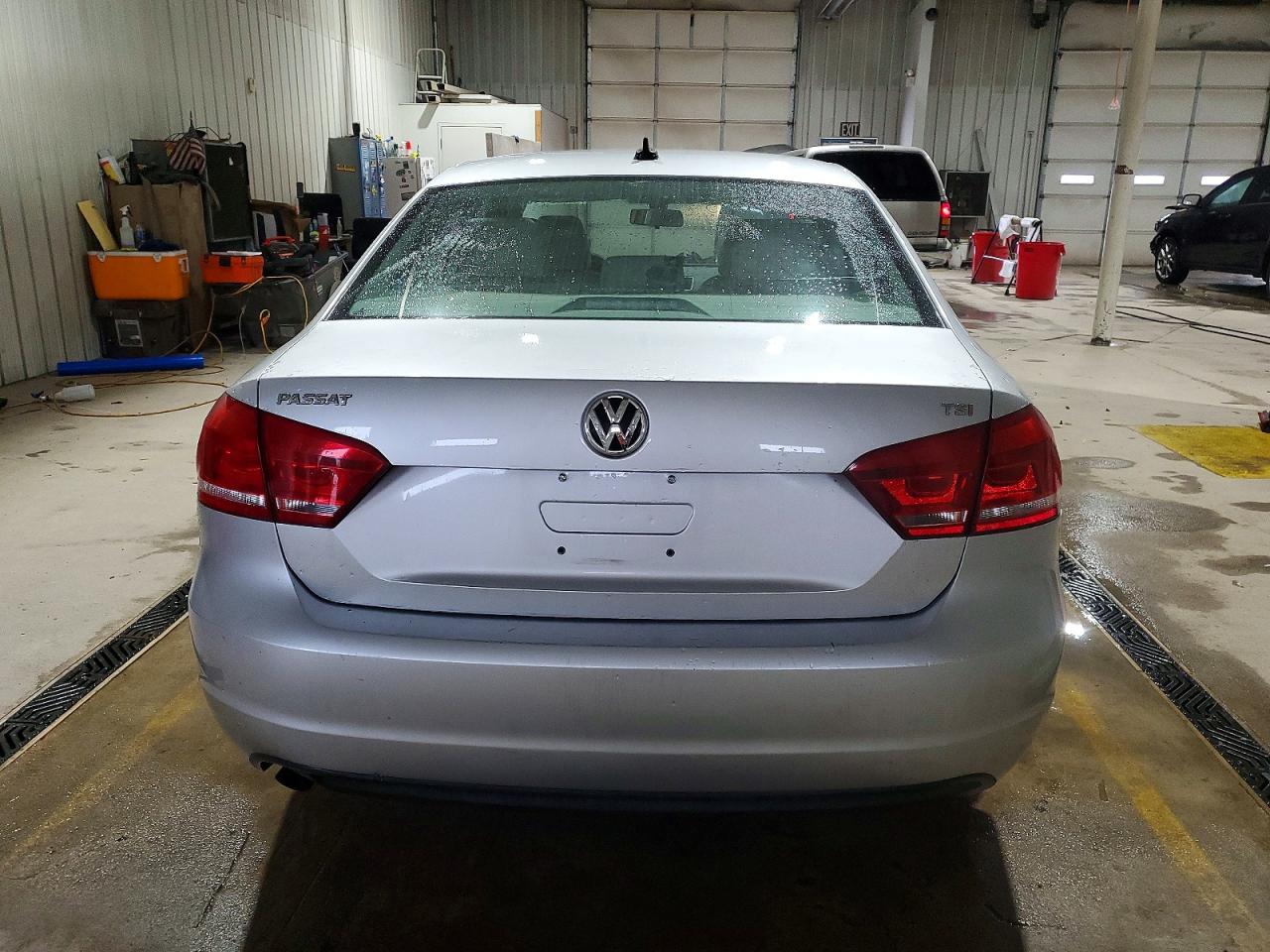 2014 VOLKSWAGEN PASSAT S photo 11