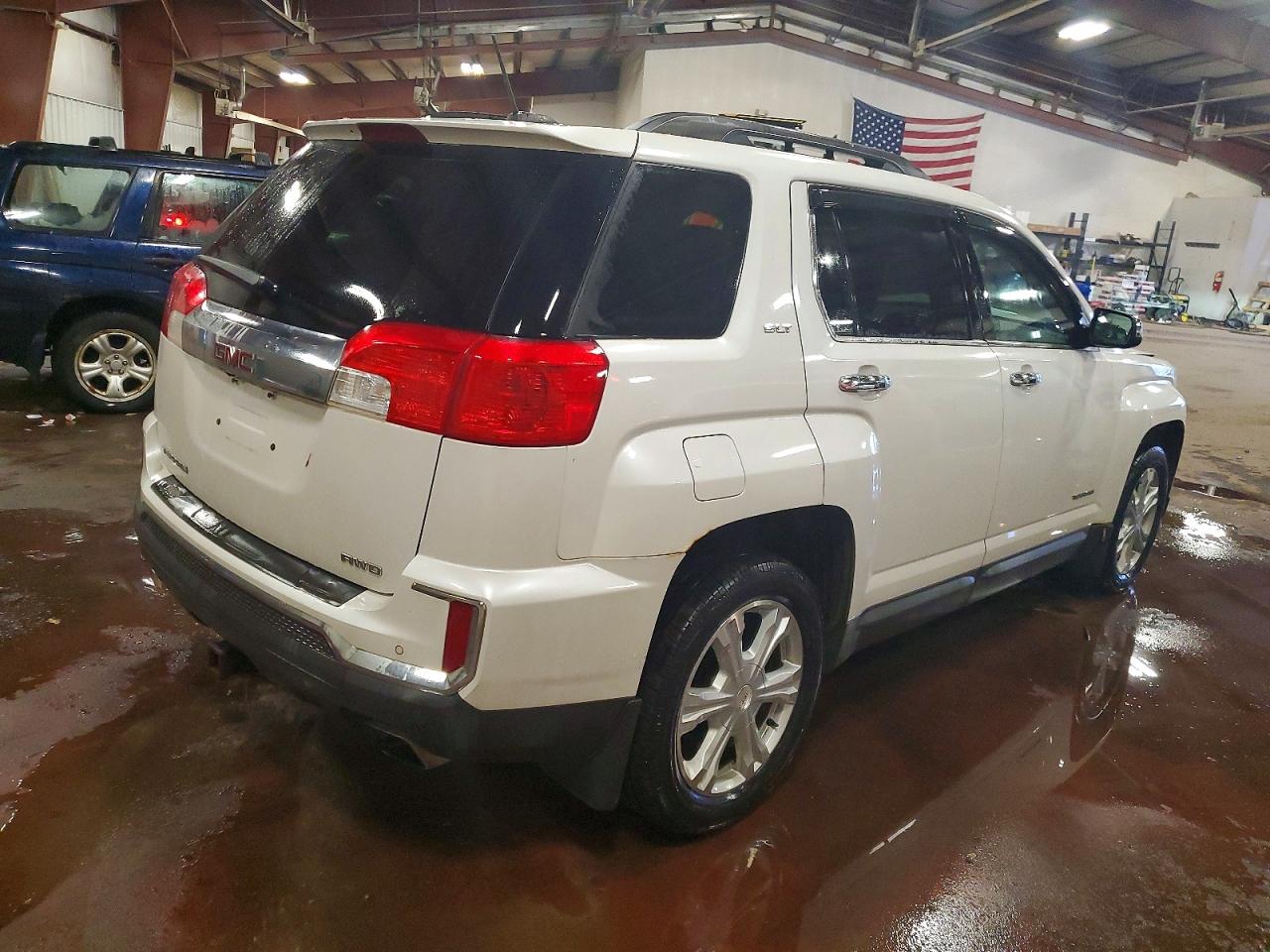2017 GMC TERRAIN SLT photo 5