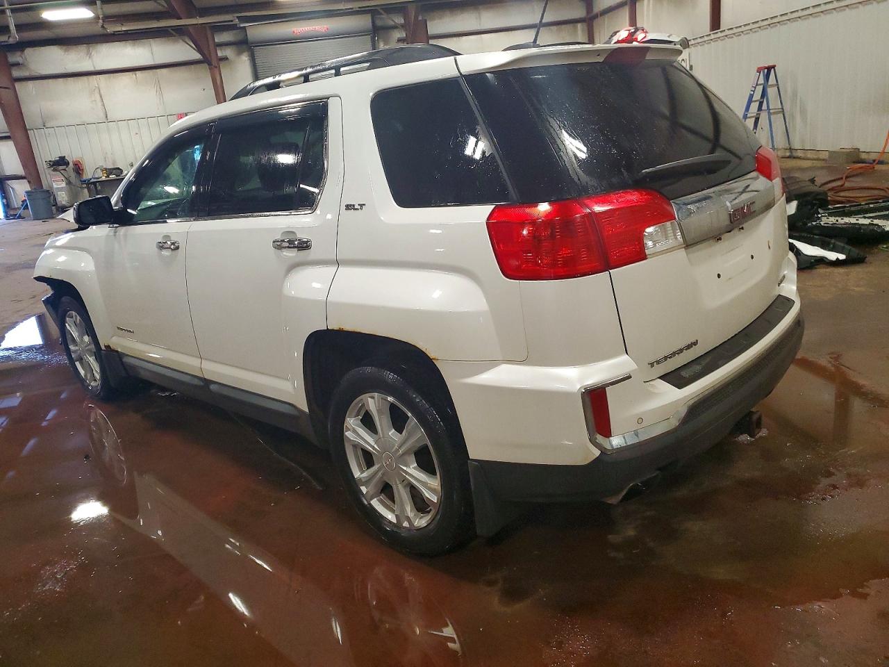 2017 GMC TERRAIN SLT photo 3
