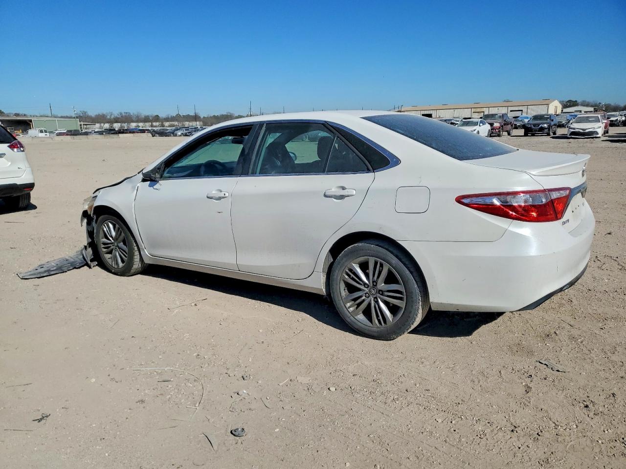 2017 TOYOTA CAMRY photo 2