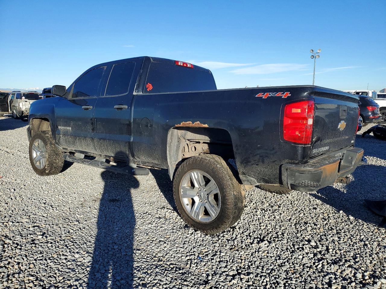 2016 CHEVROLET SILVERADO K1500 CUSTOM photo 2