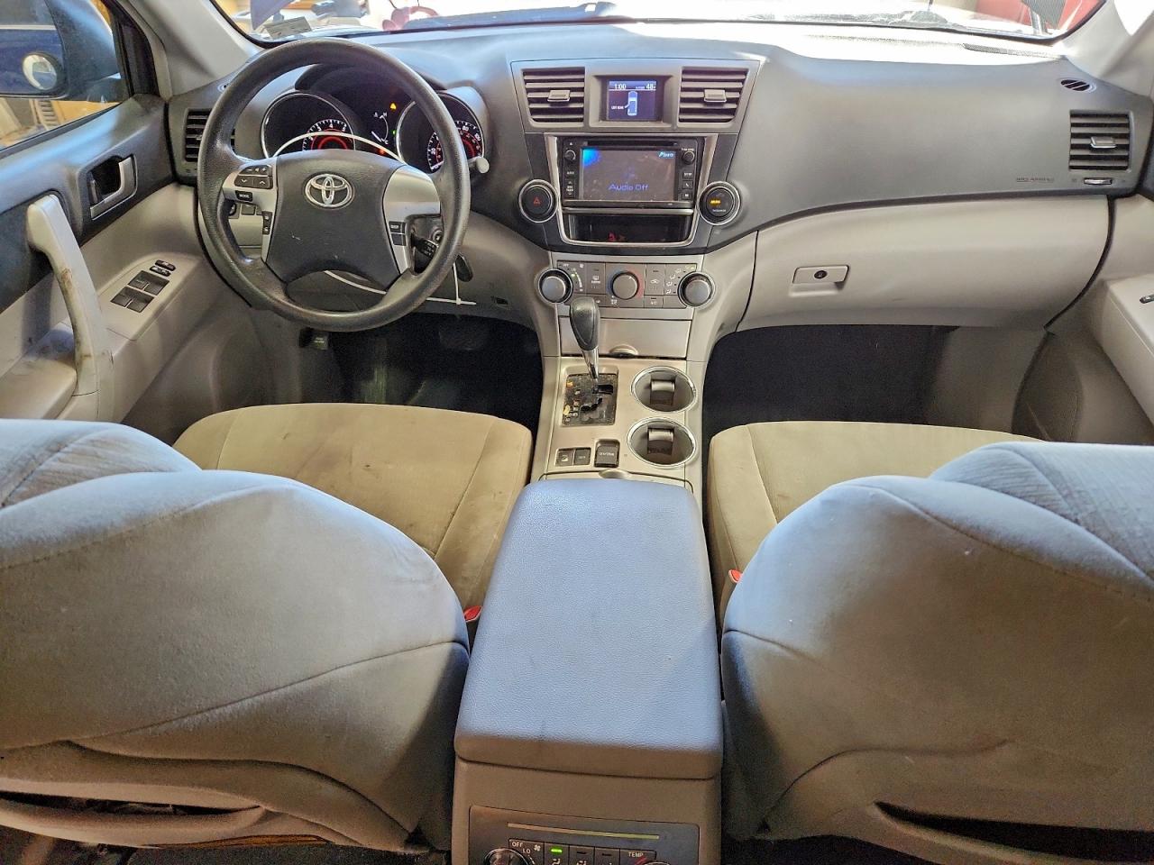 2013 TOYOTA HIGHLANDER BASE photo 8