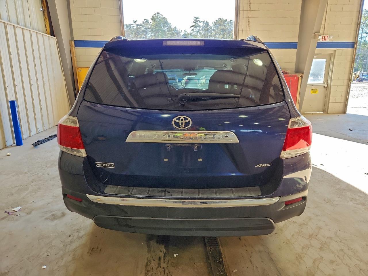 2013 TOYOTA HIGHLANDER BASE photo 6
