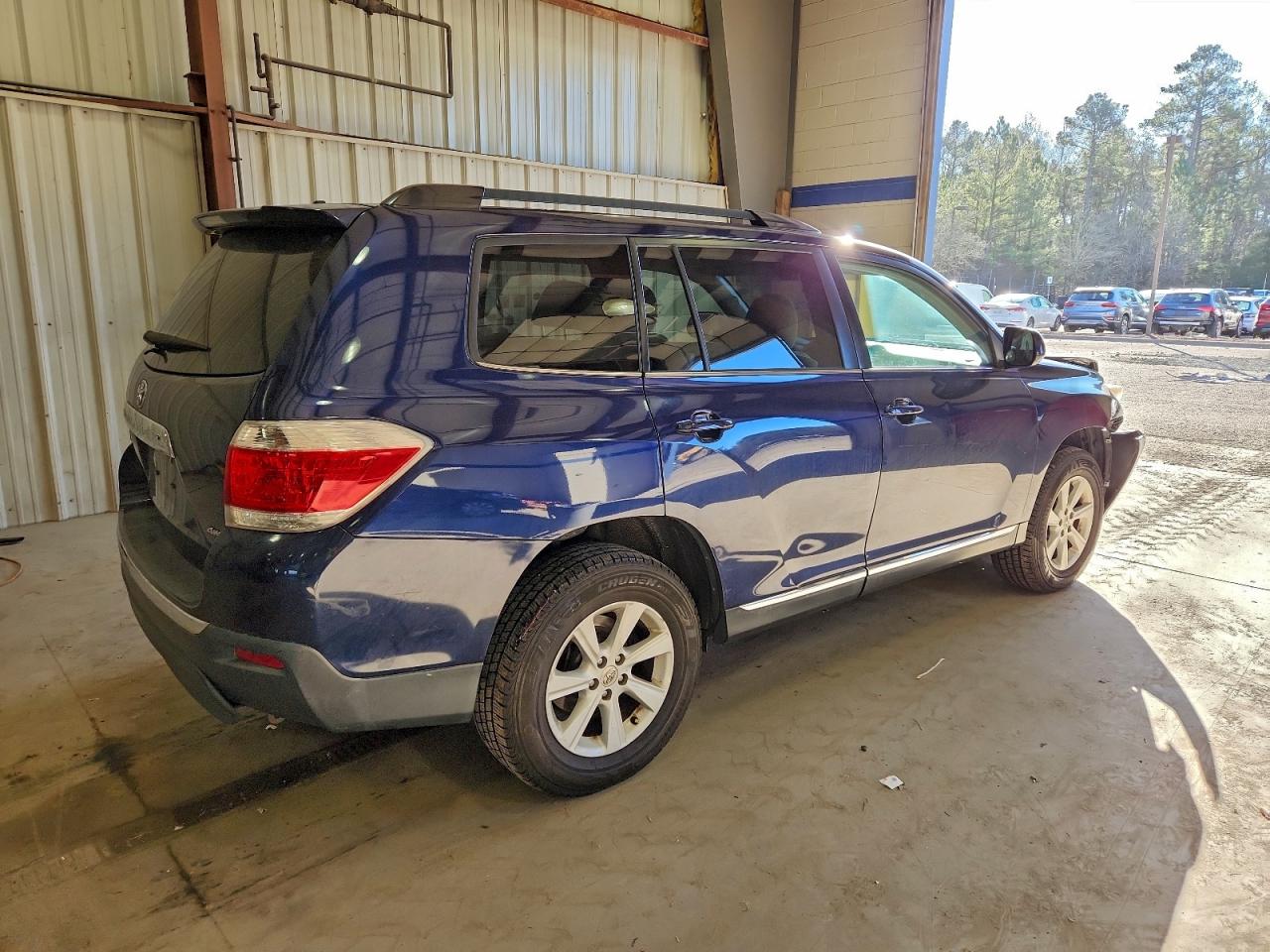 2013 TOYOTA HIGHLANDER BASE photo 3