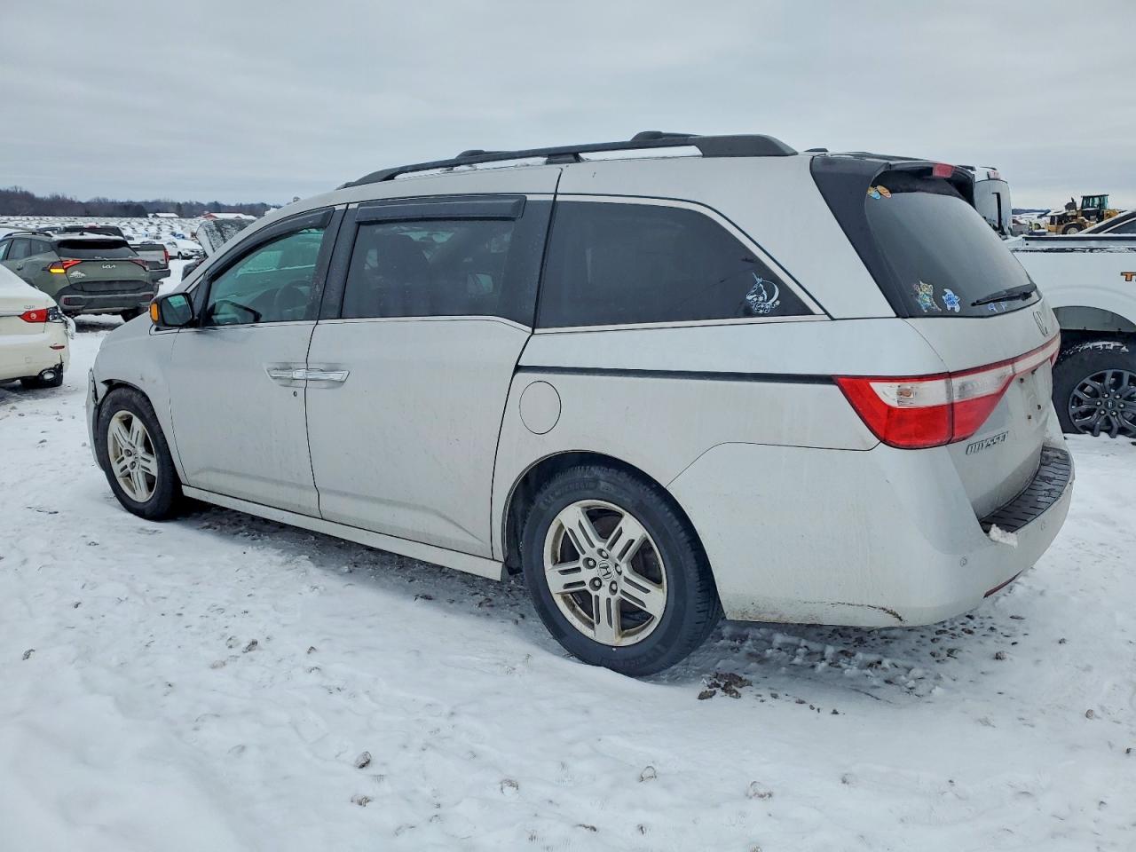 2013 HONDA ODYSSEY TOURING photo 2