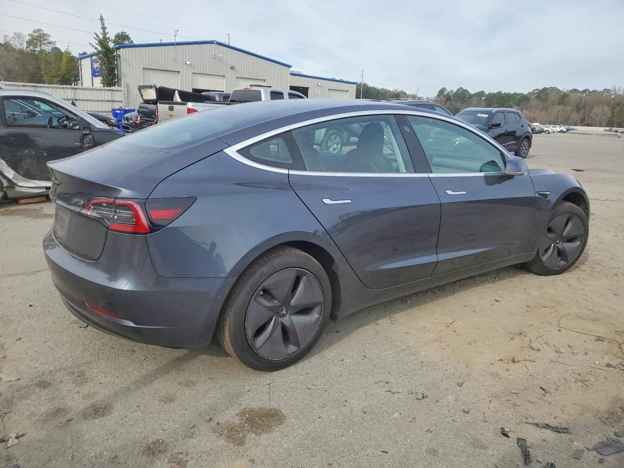 2018 TESLA MODEL 3 photo 5