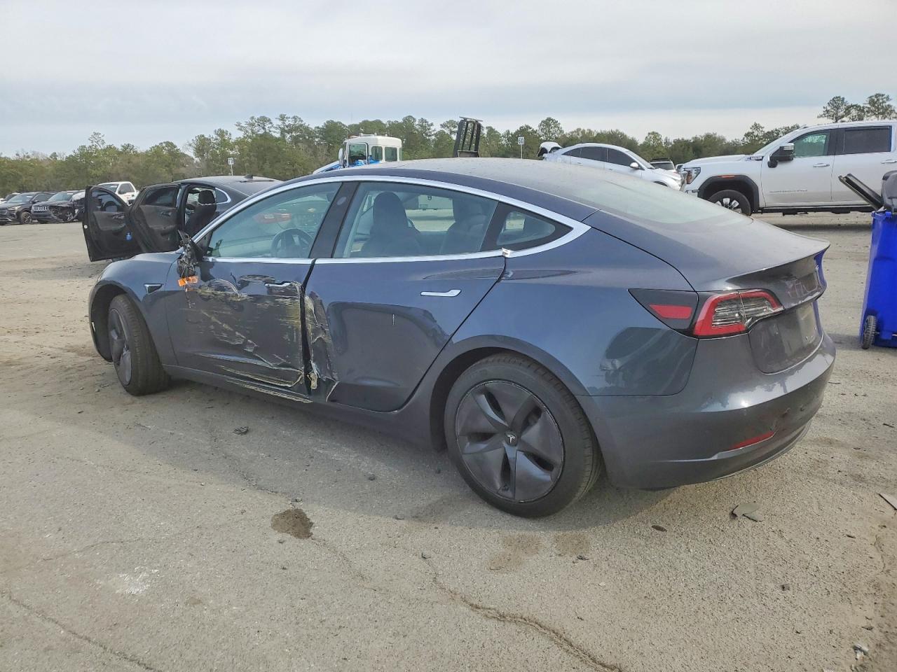 2018 TESLA MODEL 3 photo 3