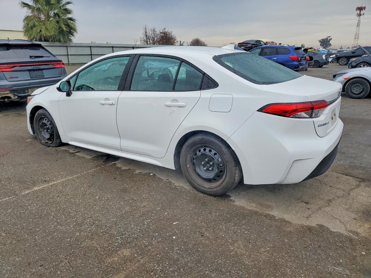 2024 TOYOTA COROLLA LE photo 2