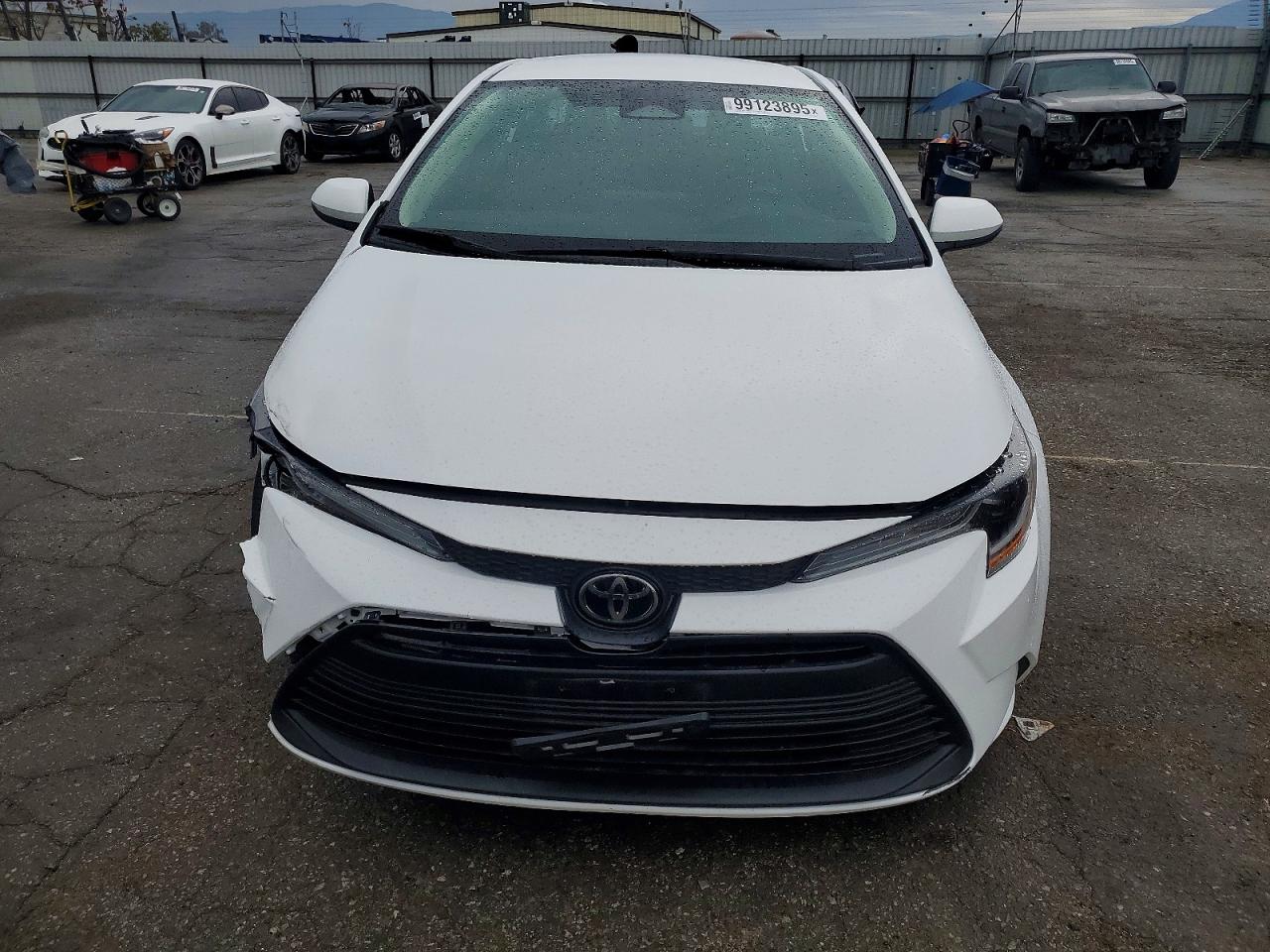 2024 TOYOTA COROLLA LE photo 5