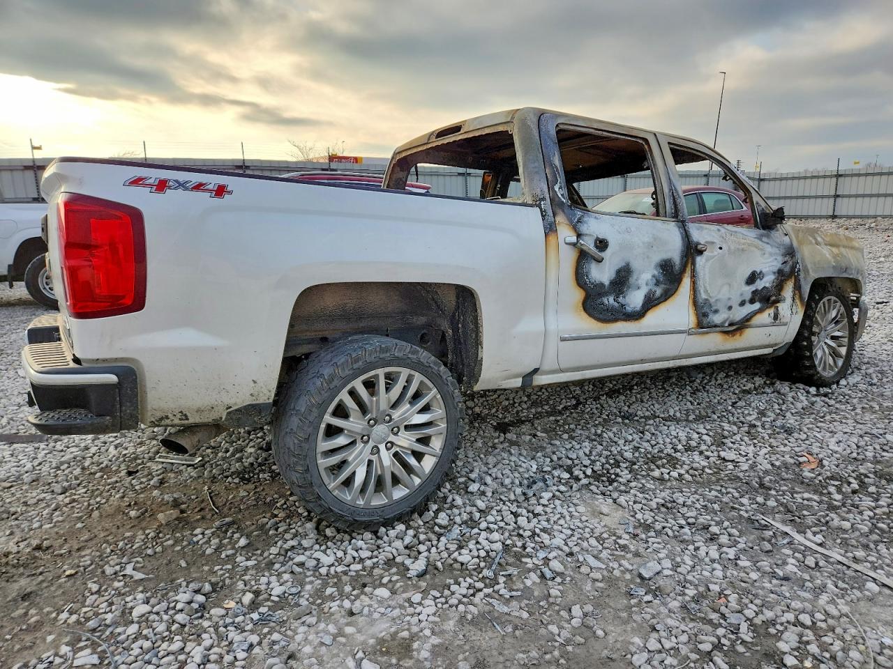 2016 CHEVROLET SILVERADO K1500 HIGH COUNTRY photo 3