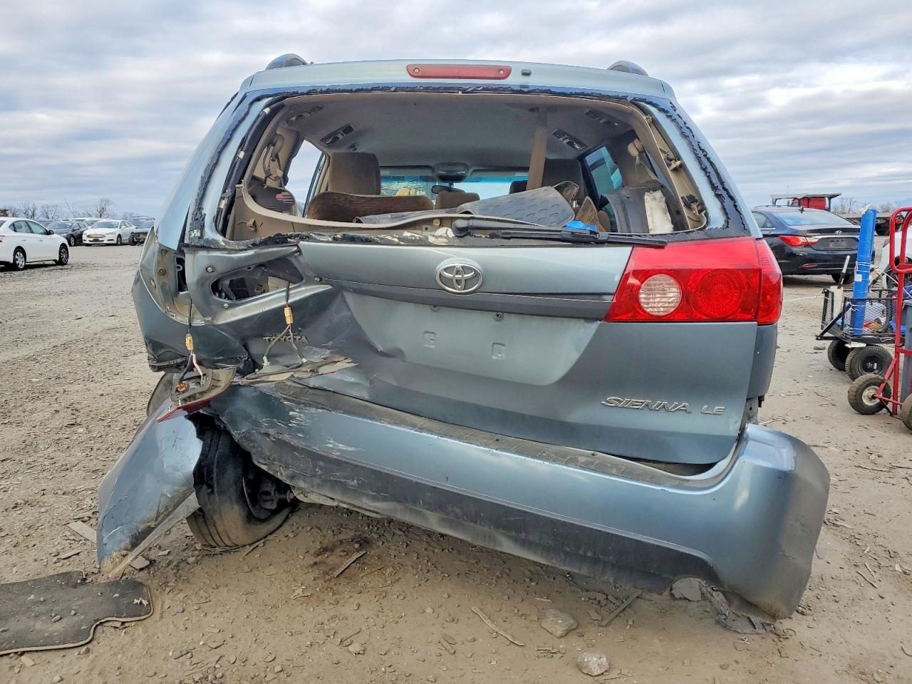 2008 TOYOTA SIENNA CE photo 6