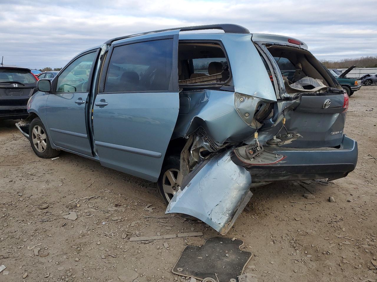 2008 TOYOTA SIENNA CE photo 2
