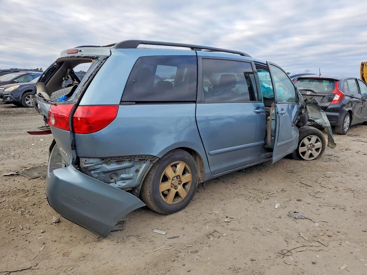 2008 TOYOTA SIENNA CE photo 3