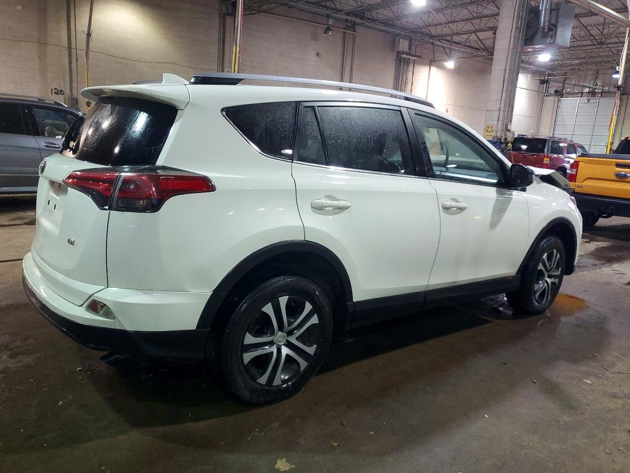 2017 TOYOTA RAV4 LE photo 3