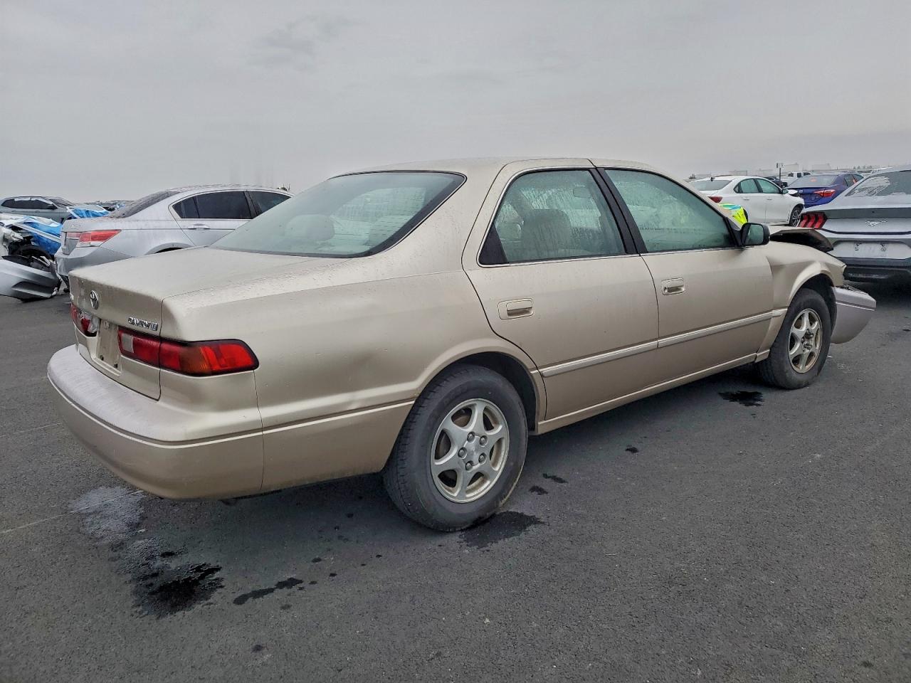 1997 TOYOTA CAMRY LE photo 3