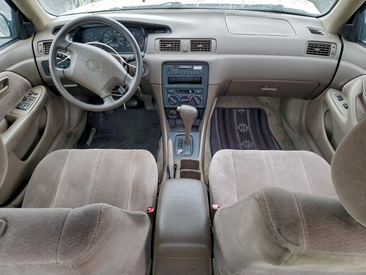 1997 TOYOTA CAMRY LE photo 8